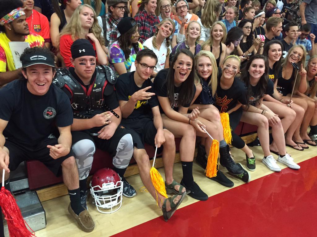 RMHSLOBOS's tweet image. #2016 is in the house! #firstassembly #lobostrong 😉.