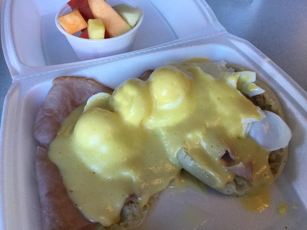 Kithrak_'s tweet image. Nice breakfast of Eggs Benedict with #SC2WCS streaming on the TV. Is this real life? Is this just fantasy? 😮