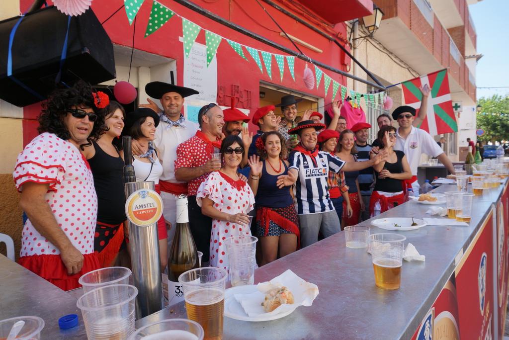 messielmesgran's tweet photo. “@aparicitau: Que pitos que som quan volem...  #FestesATZ http://t.co/GBeKzrtHGQ”Espectacular MDF #grandia #amics #festes #Atzeneta
