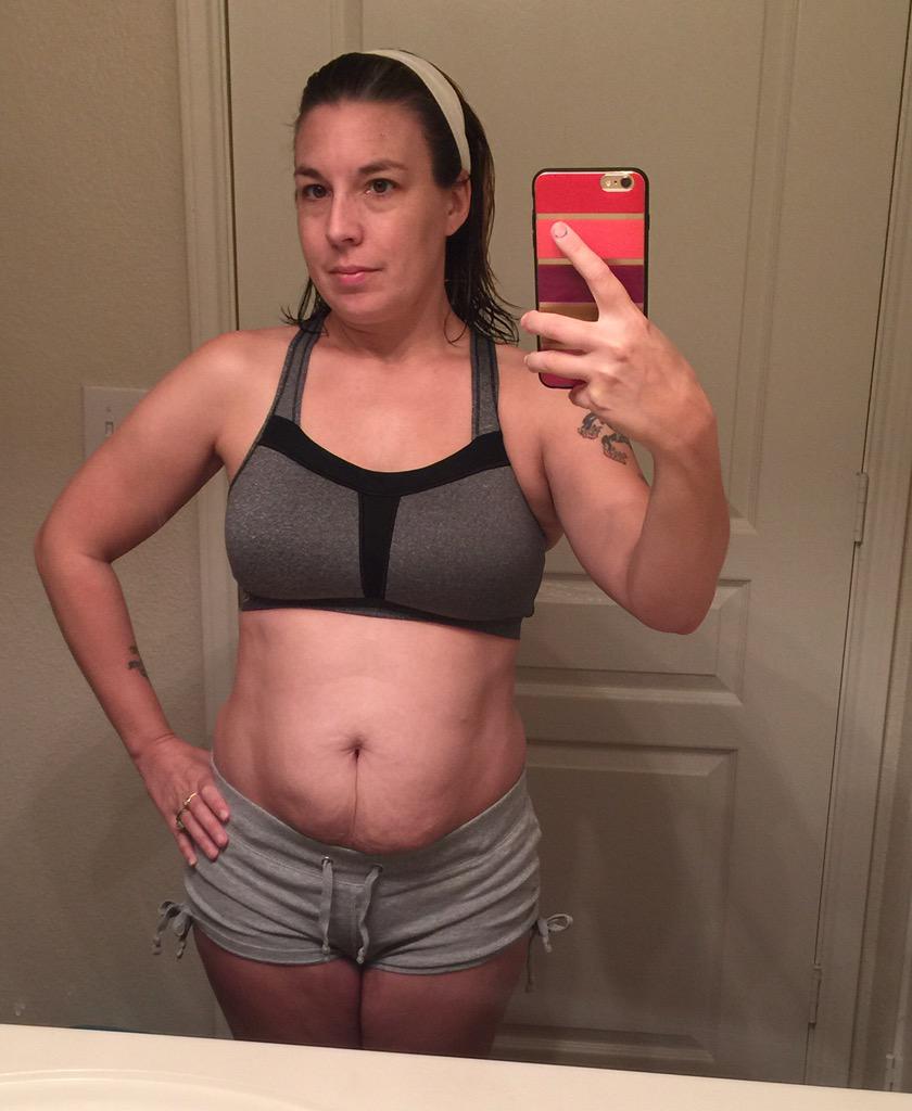 ChicktasticGRR's tweet photo. Well here goes... This is my before #lemonwaterroutine #lemonweightloss #zinganything #beforelemon picture. Eek http://t.co/wjGrXjOEOQ