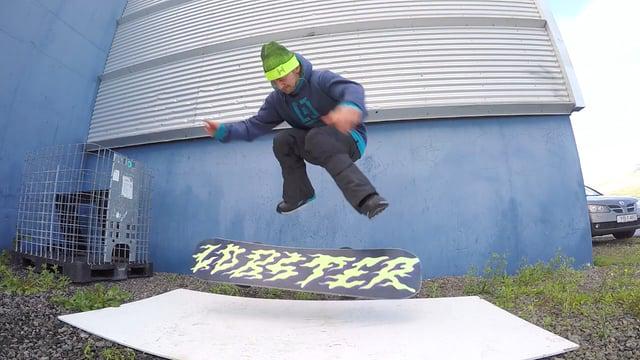 TheJibUK's tweet image. Watch Eiki Helgason - Flip Tricks On His Snowboard (Slow Motion) goo.gl/RXCzeD #snowboard #Helgason