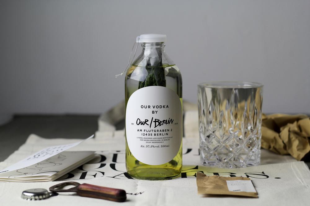 Green tea vodka is our drink this weekend, thanks to our Vodka Tea Infusion Kit (thanks to <a href="/KITCHENMATES/">KITCHENMATE</a> for the pic)