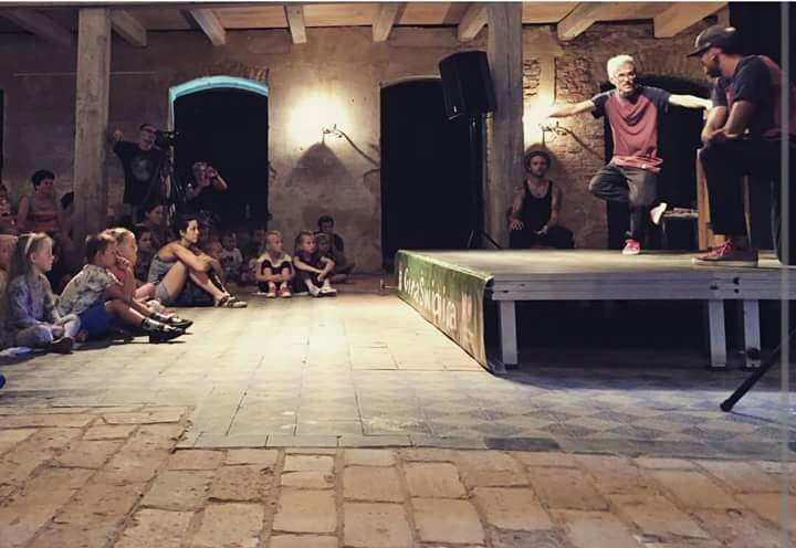 Los <a href="/UmamiDance/">Umami Dancetheatre</a> en plena actuación. ¡No te los puedes perder el día 3! ¡Qué ganas!