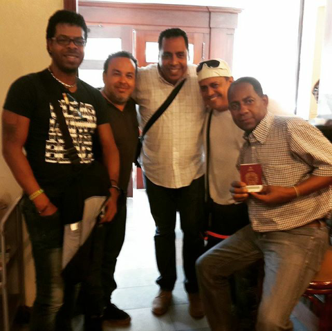 erguachar069's tweet photo. Jodedores estamos listos pal #Shous de hoy en Cumana en el Club Arabe "Némer Maviécor Némer" #FilarmonicaDeMusipan http://t.co/3xpg0xtHNc