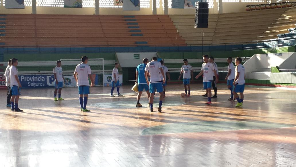 Guille263's tweet photo. #CopaAmerica Colombia entrena en el Polideportivo La California, espera por la semi ante Paraguay. Sábado 19 hs http://t.co/ZiiKWIgSmt