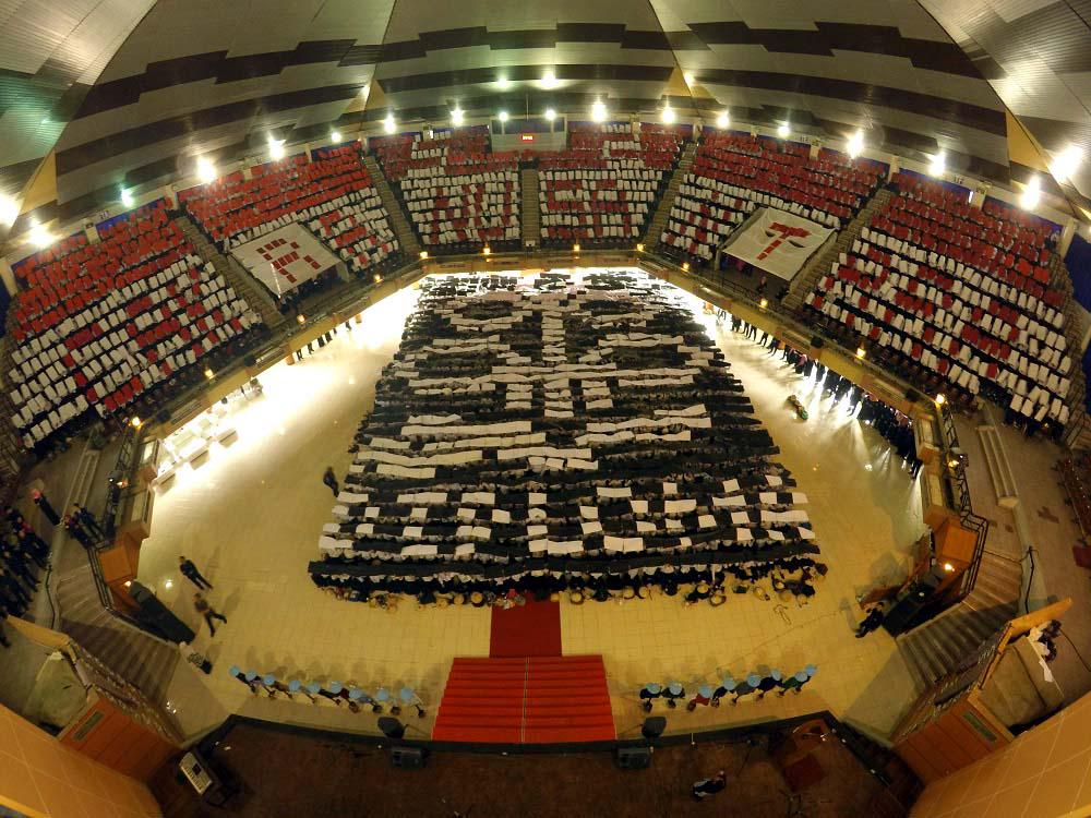 BEMJ_PSDM's tweet photo. Ini dia foto mozaik cakra nusantara diploma ipb  yang luar biasa di gedung Graha Widya Wisuda #CAKRANUSANTARA http://t.co/s4xAojWPpq