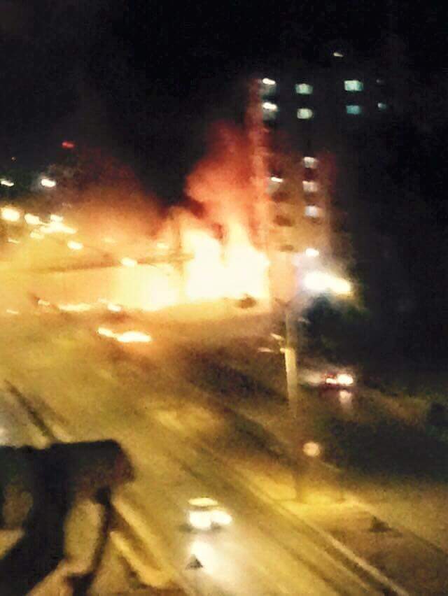 RodiRojava's tweet photo. Qoser de şiddetli patlama oldu onlarca ambulans toma akrep olay yerine intikal etti polis kimseyi yaklaştırmıyo http://t.co/CnwsaX9Tm7