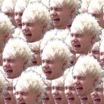 500secsofjanos's tweet image. #ShesKindaHotVMA