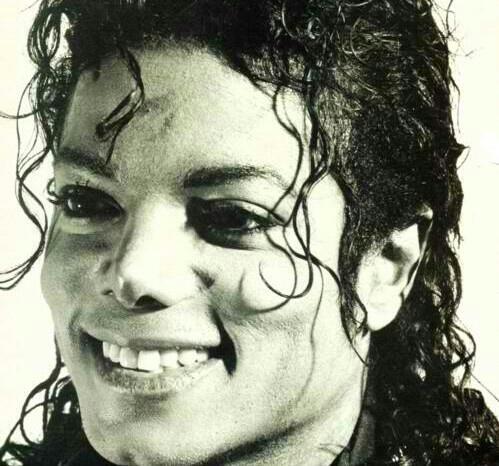 HAPPY BIRTHDAY
MICHAEL JACKSON 
GOD BLESS YOU !!! 