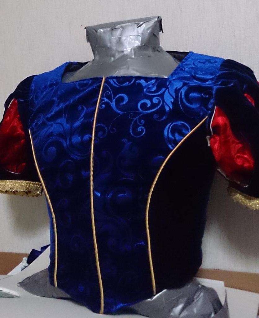 やっとDハロ用白雪さんの上着完成。
上着だけに何日かけてるんだか…(´-ω-`；)
スカートいそがねば！