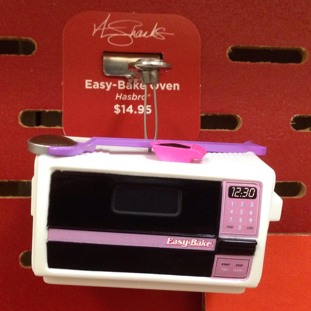 AT_GIJoe's tweet photo. So I thought the #ATHQ could use a #onesixthscale oven so we've settled for an #easybakeoven by #Hallmark http://t.co/hdq51Yjx2z