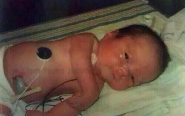 ifamososfuturo's tweet photo. QUEM DIRIA QUE UM DIA ESSE BEBÊ SERIA O MOTIVO DE MUITOS SORRISOS #HappyBirthdayLiam http://t.co/ZsRFrtcBFl