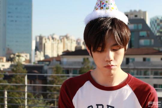 NFlyingThai's tweet photo. #NFlying #엔플라잉 Celebrate N.Flying's 100th day anniversary! #NFlying100day http://t.co/Lffrf18cOz http://t.co/Xl5guQhrKX