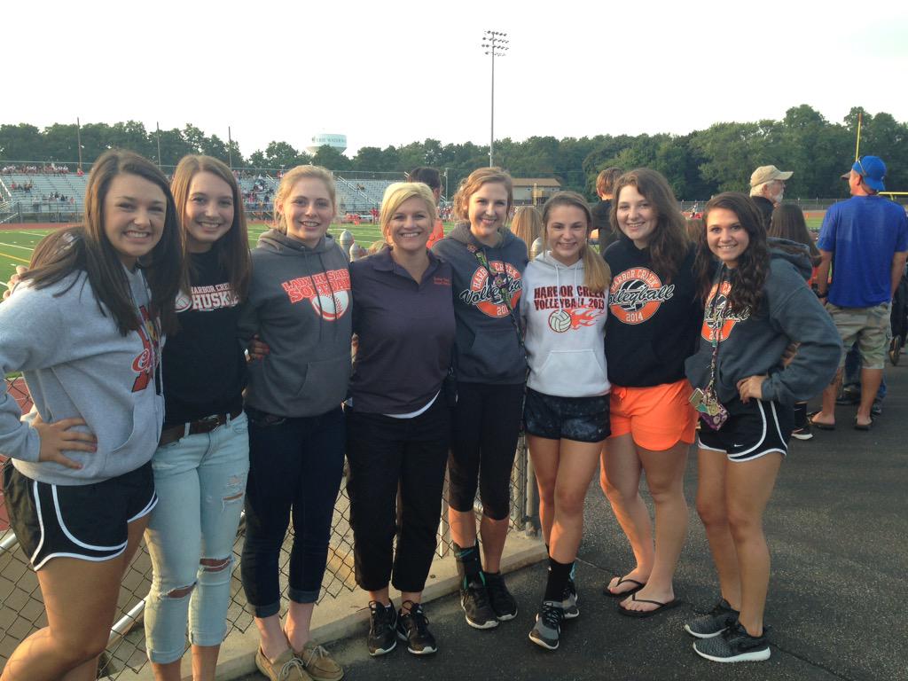 HCPrincipals's tweet photo. Cheering on the boys! #football season #beatGM http://t.co/13kn1i1Ezd