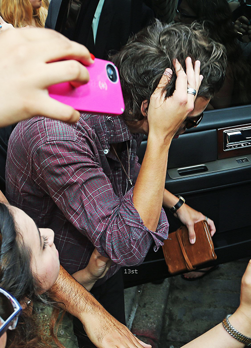 13styls's tweet photo. Harry Styles Leaving His Hotel In New York. http://t.co/s0bbi82pm0