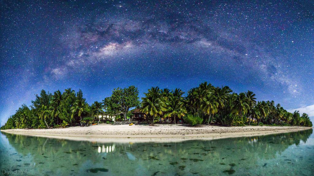 The night sky over Cook Islands | Photo by David Rofall