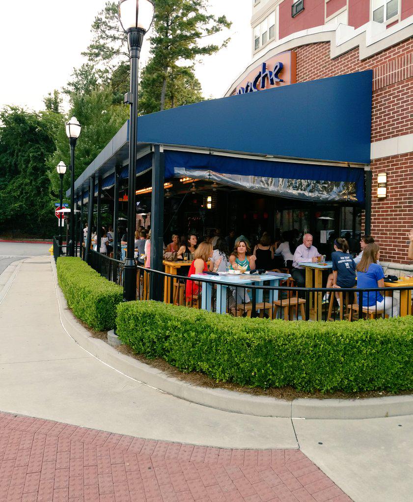 Come enjoy the beautiful patio weather with us!!! #nochebrookhaven #h2sr #atl #tgif #drinktime #tequila #tapas