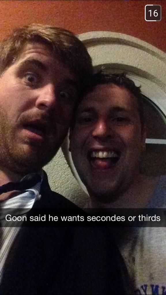 WhoDatIs_V's tweet image. @HookupsAVpgh @lhucks87 @kwirkyKerri  #suckabagofdicks 👊😬 lmao "Can we talk about how pretty you are?" "No." #slummin