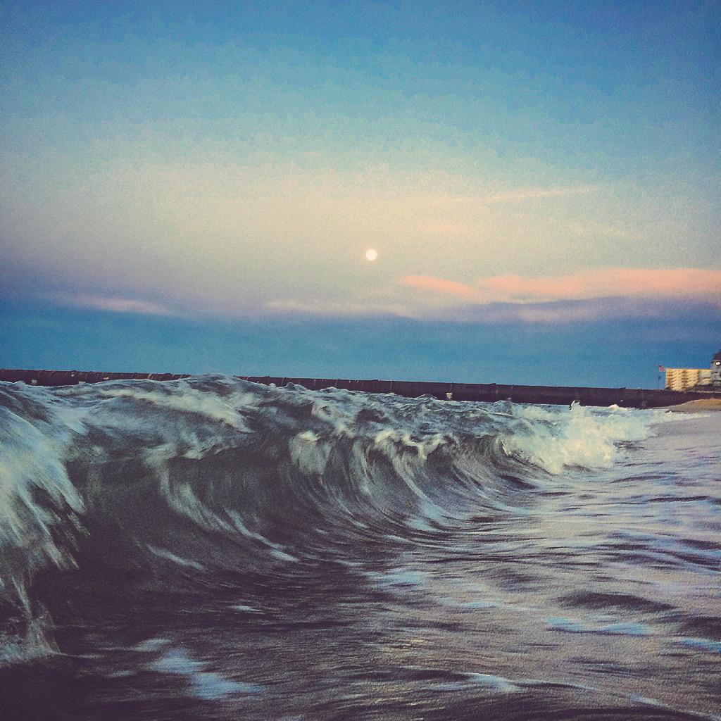 waterborneRob's tweet photo. VB SHOREBREAK. #LiveWET http://t.co/IhbPugSc9h