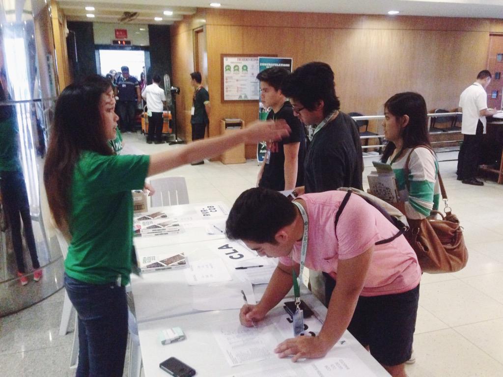 DLSU_LAMB's tweet photo. Happening now: Make Up LPEP! Never too late to start your year right, Froshies! #LPEP2k15 #AimForNewHeights http://t.co/neJIgrFUYg