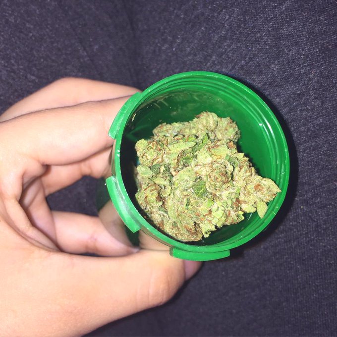 This Herijuana got me like 😎😂😲😴 http://t.co/eDPOLYD7oz<a href="/tag/selfie"class="tags"><span>#selfie</span></a>