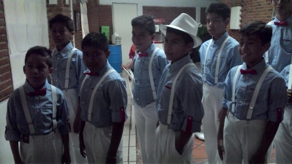 Adolescentes de la academia de baile, realizan prueba de vestuario para su presentación estelar <a href="/nosmuevelapaz/">Redes de Paz</a>