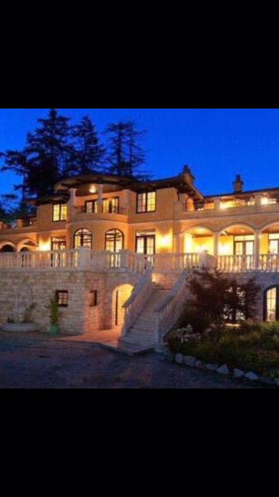 Destinatio1Best's tweet photo. A house like this 😍 http://t.co/4Wi79zRrsU
