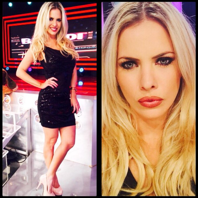 Hoy viernes @BenditaOk #vestido @Laura_disenos ✌?️ http://t.co/FmzEBuBakZ