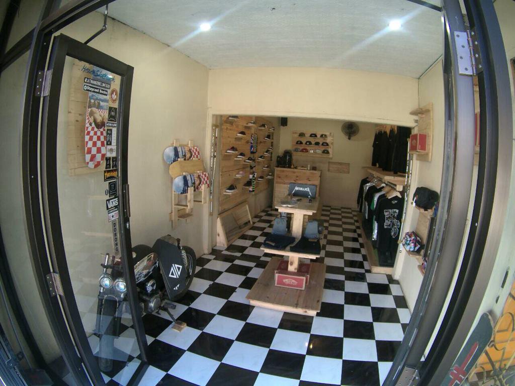 Buat teman-teman yg berada di sekitar Jatinangor bisa dapatkan produk" terbaru dari kami di <a href="/Stairway_Store/">Stairway.Store</a> 🍻👌