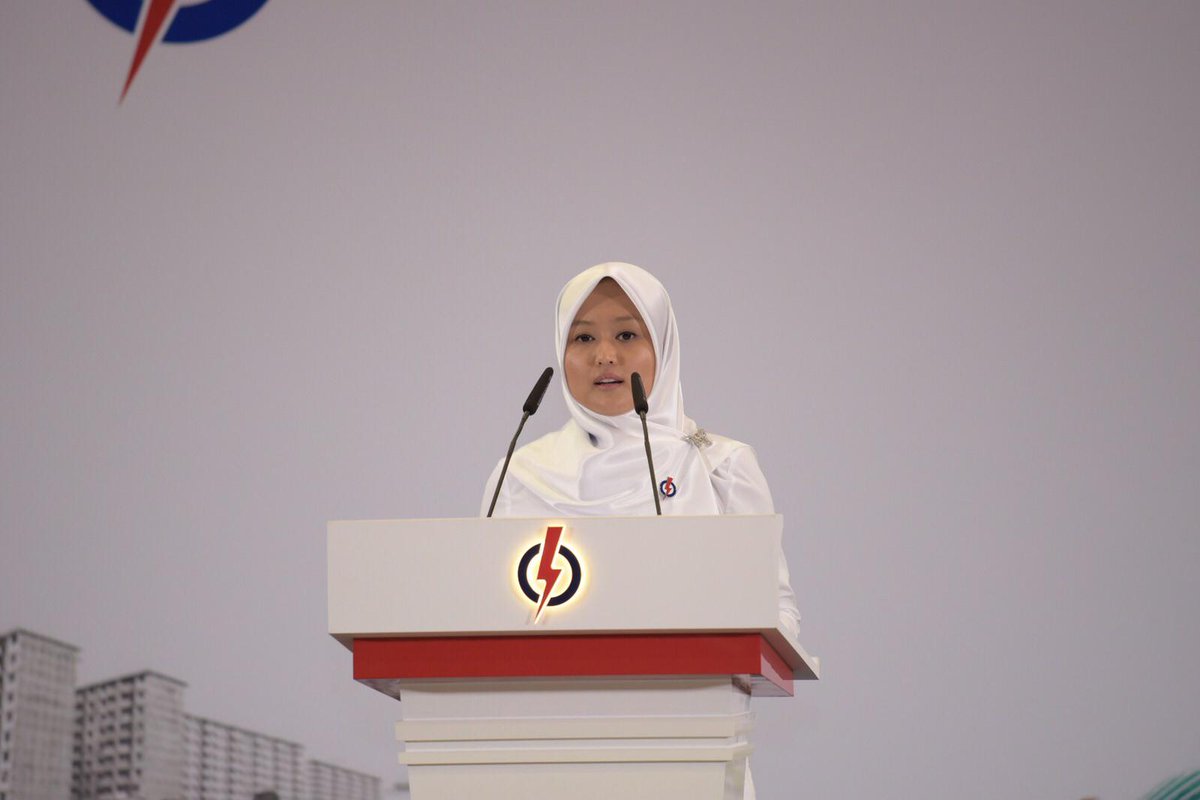 ChannelNewsAsia's tweet photo. 2 key things - Clarity of purpose &amp; party members staying united: #PAP's Rahayu Mahzam #GE2015 http://t.co/82MH9vi0jO http://t.co/ZPvwGIXcnK