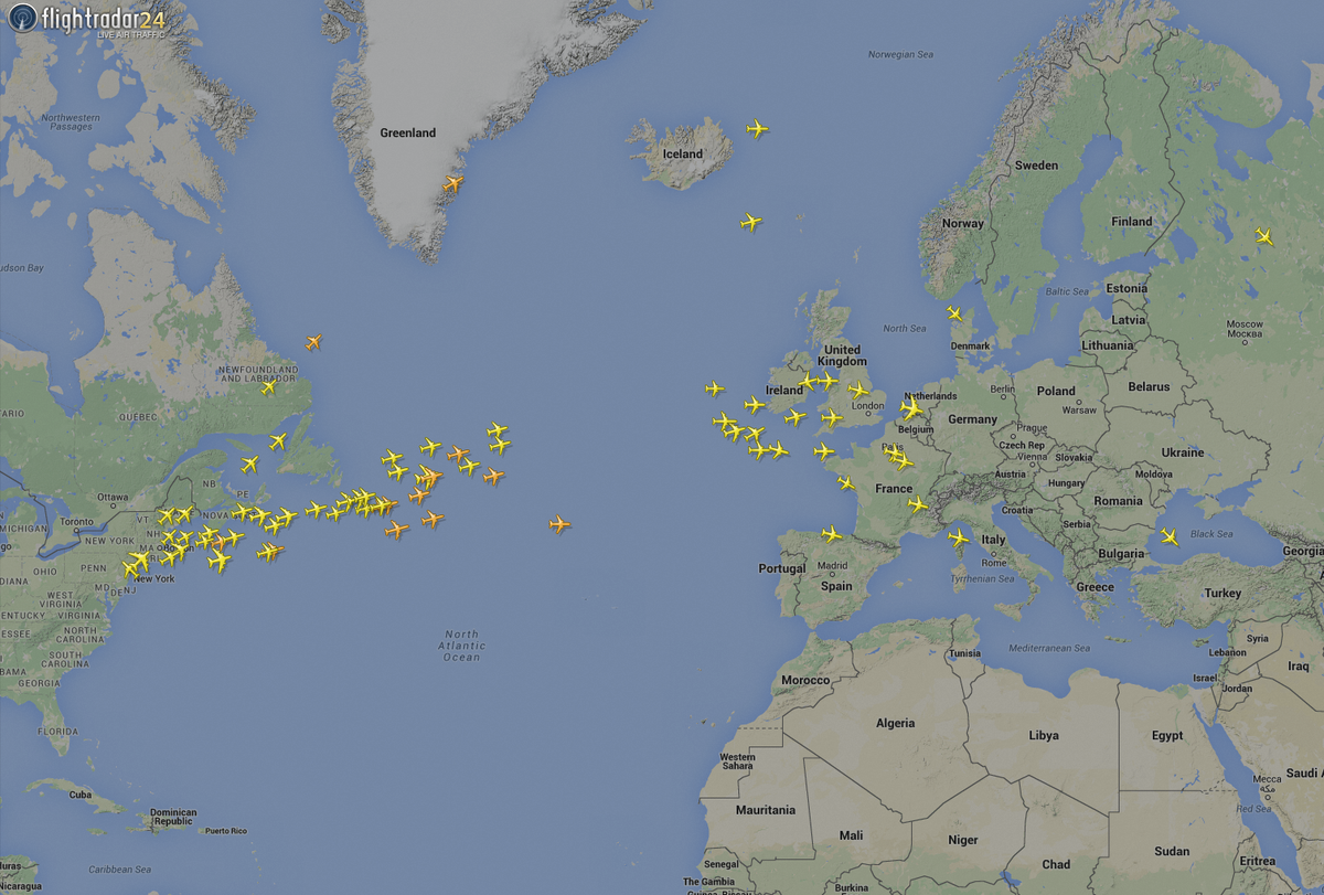 flightradar24's tweet image. Transatlantic traffic from New York-JFK to over 30 airports currently in the air. flightradar24.com/46.26,-2.83/4