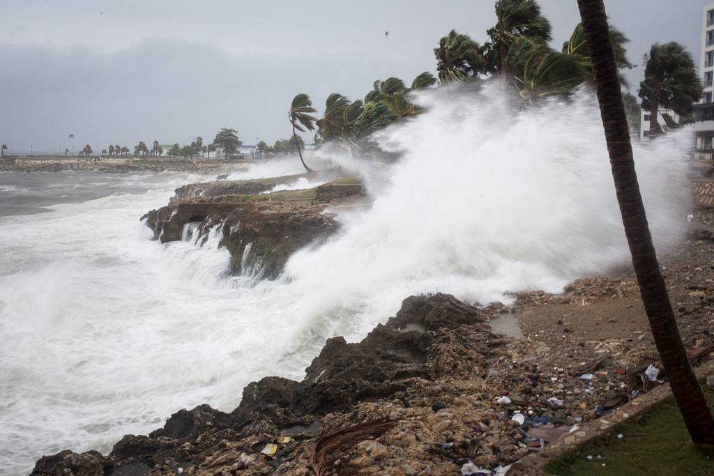 Какие из перечисленных островов страдают от тайфунов. Тропические циклоны Тайфуны. Доминикана шторм. Доминикана Тайфун. Фиджи ЦУНАМИ.