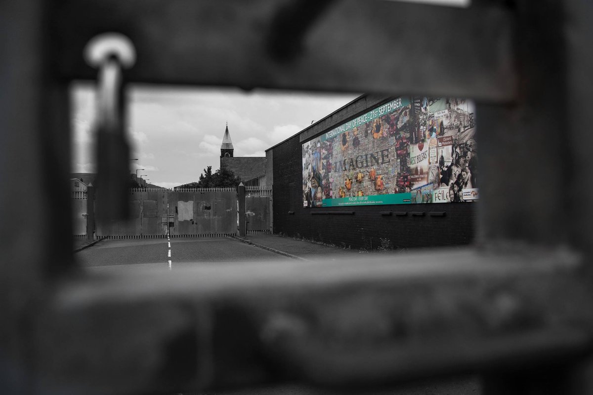 Gorka_HA's tweet photo. Peace Border---Belfast 2015 #belfast #photooftheday #PeaceDay #ireland #streetphotography http://t.co/qoZOtKdklB