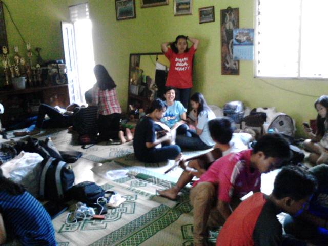 Ini dia sneak peak persiapan para anggota kartika bangsa di rumah bapak heru, fyi bapak heru adalah pelatih karbang