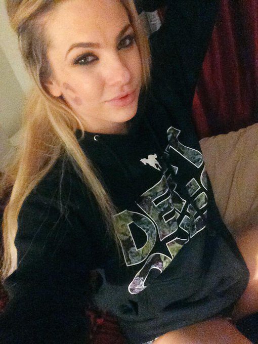 Seeing @deftones and @IncubusBand tonight was amazing! 😍 Bought a @deftones hoodie cuz they're fucking<a class="tags" target="_blank" title="On Twitter" href="/?out=eyJ0eXAiOiJKV1QiLCJhbGciOiJIUzUxMiJ9.eyJpYXQiOjE3MjE5OTQ5MjQsImlzcyI6InR3cG9ybnN0YXJzLmNvbSIsIm5iZiI6MTcyMTk5NDkyNCwiZXhwIjoxNzUzNTMwOTI0LCJyZWRpcmVjdF91cmwiOiJodHRwczovL3R3aXR0ZXIuY29tL2RlZnRvbmVzIn0.lupaZwYR0IUa13dZEgcbNP5jexehgFnBZMtJvZ4ZRlRwsZBMVQf7hpAGfp3psysyfou0rJPLQJhVmde71udzTw">@deftones</a><a class="tags" target="_blank" title="On Twitter" href="/?out=eyJ0eXAiOiJKV1QiLCJhbGciOiJIUzUxMiJ9.eyJpYXQiOjE3MjE5OTQ5MjQsImlzcyI6InR3cG9ybnN0YXJzLmNvbSIsIm5iZiI6MTcyMTk5NDkyNCwiZXhwIjoxNzUzNTMwOTI0LCJyZWRpcmVjdF91cmwiOiJodHRwczovL3R3aXR0ZXIuY29tL0luY3VidXNCYW5kIn0.8n28uao5m7HjR49j5GnR_UI4LFIBRrY9ToUA5f8pa6CyFqgbYPONiVqaQWhUEKQvWcs9VCFTxgUnTZwiCuZ-Ow">@IncubusBand</a><a href="/tag/practicesafesex"class="tags"><span>#practicesafesex</span></a>