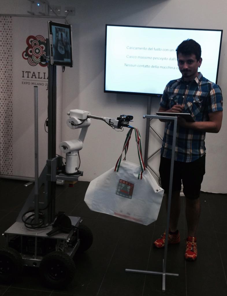 Il "nostro" #robot #Starm all'#Expo2015 <a href="/Expo2015Milano/">Expo Milano 2015</a> <a href="/abruzzo_italy/">Abruzzo-Italy</a> <a href="/Expo2015Abruzzo/">EXPO 2015 Abruzzo</a> #startup #LAquila #capitank