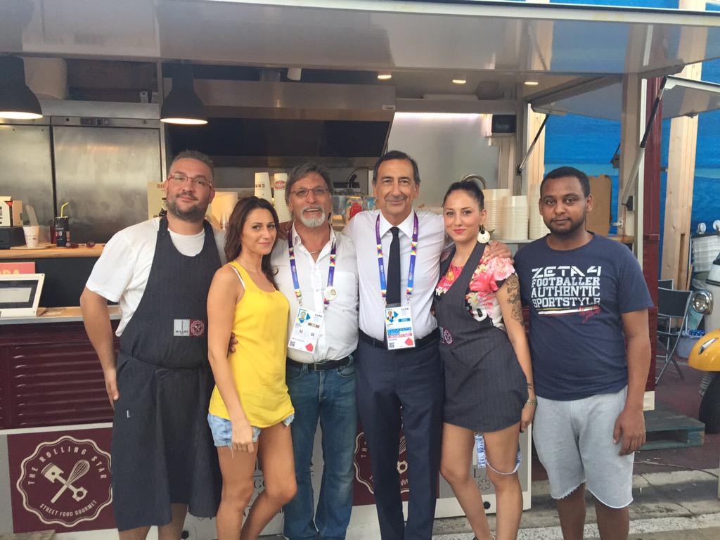 Rollingstar_it's tweet photo. Un carneade al FoodTruck TheRollingstar... http://t.co/MmfGgyl9qy