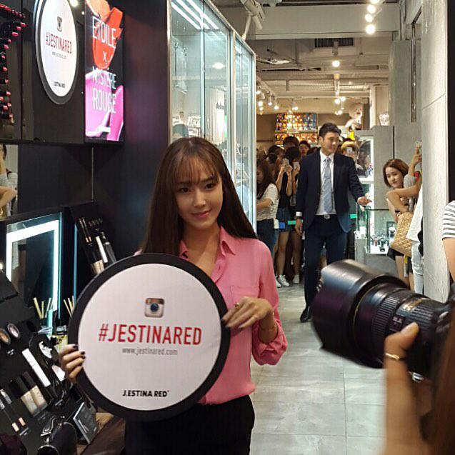 [PIC][29-08-2015]Jessica tham dự sự kiện của thương hiệu "J.ESTINA RED" vào chiều nay CNkM_lKUsAAketd