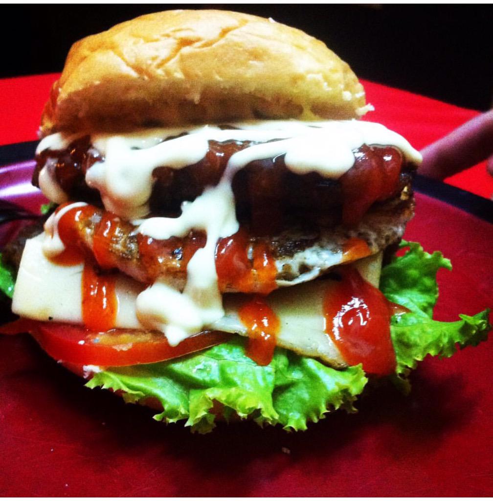 Penasaran nih sama burger yang satu ini.. <a href="/ghbogor/">gorillahotdog_bogor</a>