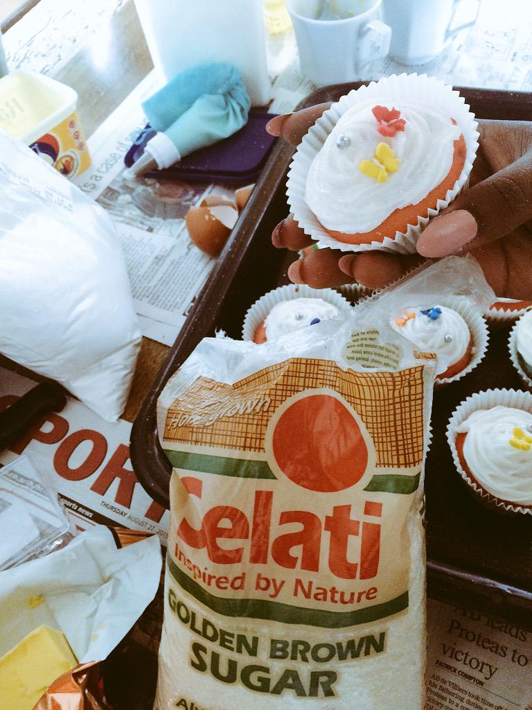 PulaneMota's tweet image. @AlwaysGoodSA made some #AlwaysGood Rainbow cupcakes