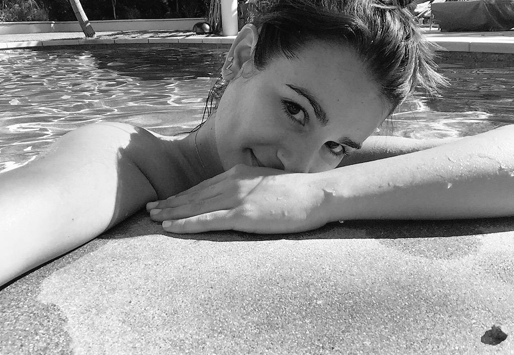 Happy birthday to this beautiful,inspiring,amazing human being named Lea Michele! You\re awesome  