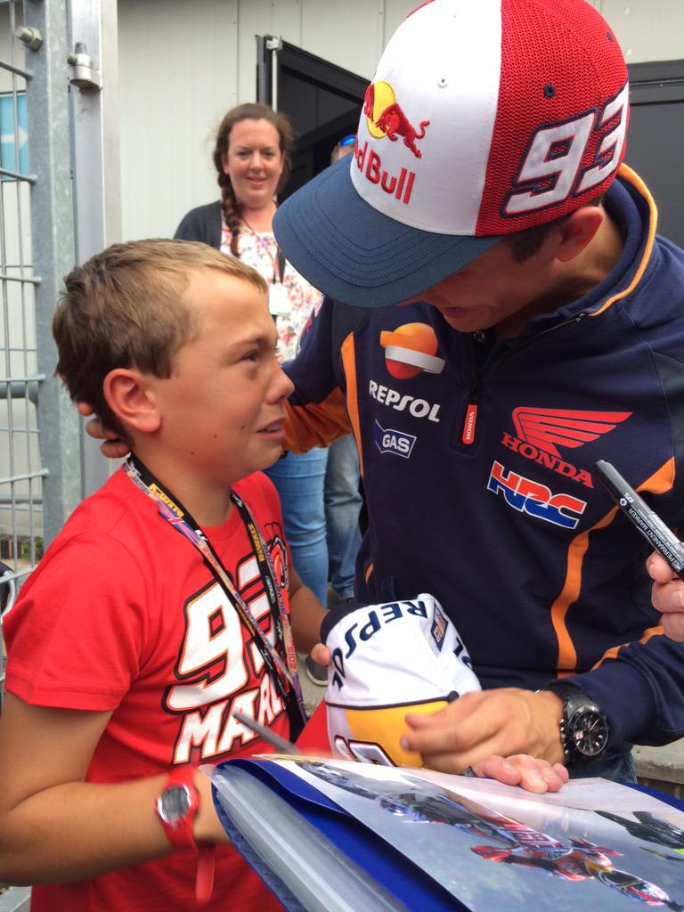 Hector's tweet photo. He is a real fan. @FanClubMM93 http://t.co/o4K0C8bxLx