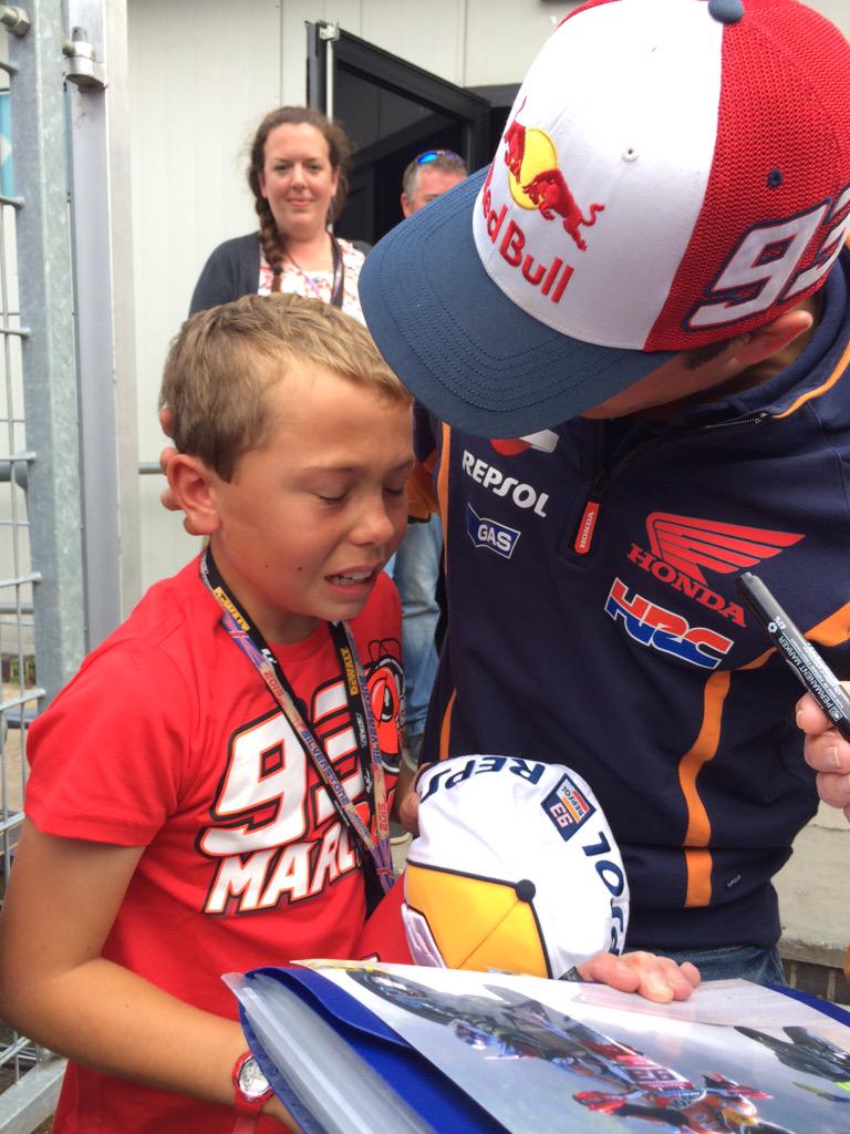 Hector's tweet photo. He is a real fan. @FanClubMM93 http://t.co/o4K0C8bxLx