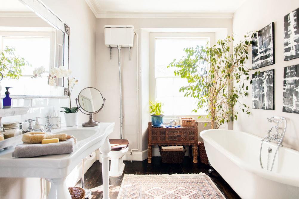Elegant #bathroom in a #listedhome with #periodinspired pieces and exotic touches ht.ly/R8qyG