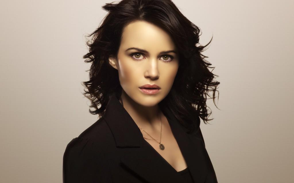 Happy Birthday To The Amazing Carla Gugino - hope you have a fantastic one ! 