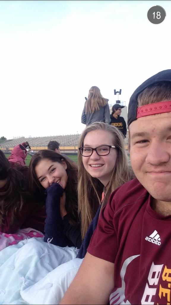 lilrigz75's tweet photo. #seniorsunrise #lantzsquad http://t.co/3oWOi0qwsh