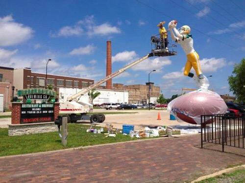 Donald_Driver80's tweet image. How it all started. Statue and street sign. #PackerForLife