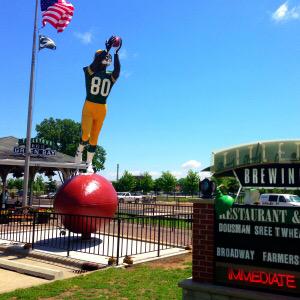 Donald_Driver80's tweet image. How it all started. Statue and street sign. #PackerForLife