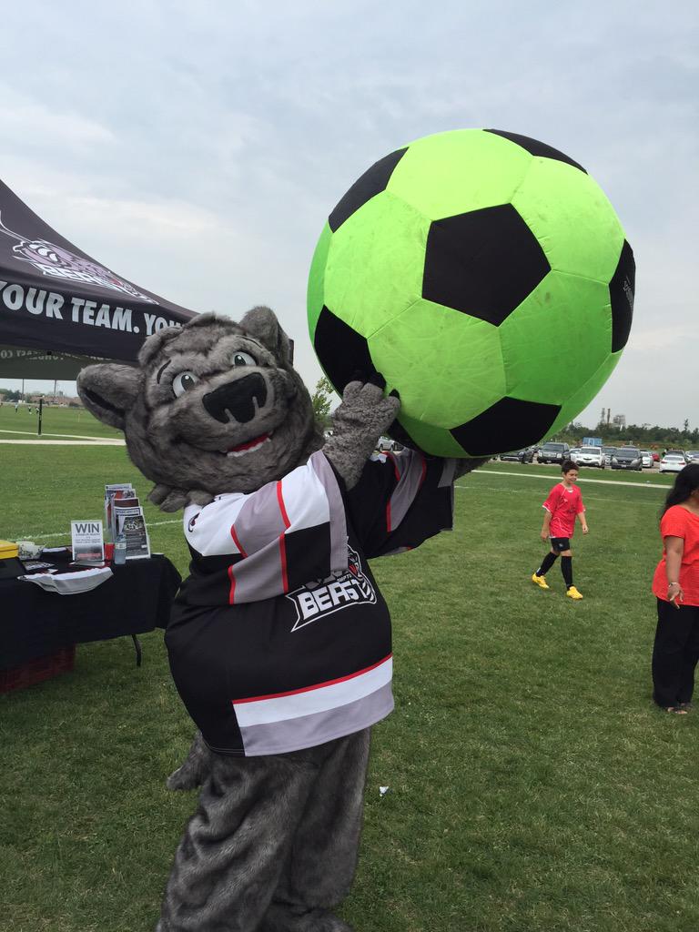 BoomersPlace's tweet photo. Having a blast at Brampton East Soccer ! #BendItLikeBeckham http://t.co/dnPWvCp6MF