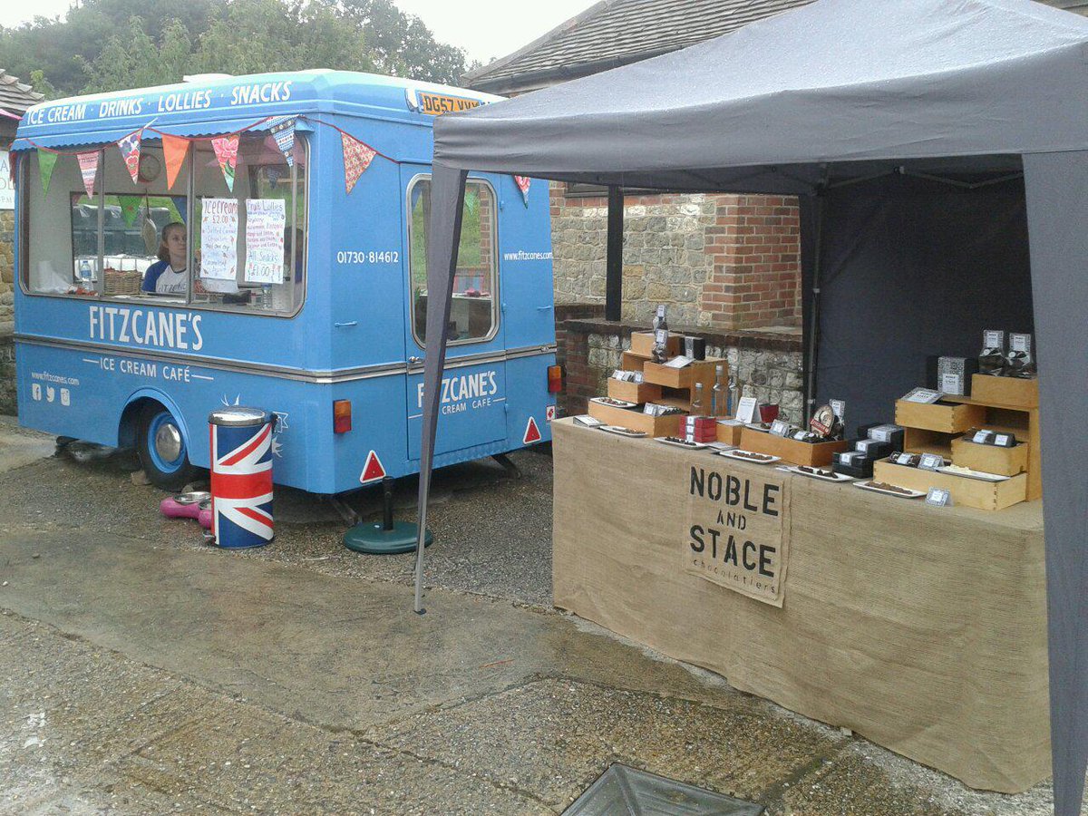 The perfect combo...chocolate &amp; ice cream! With <a href="/fitzcanes/">Fitzcanes</a> <a href="/LanghamBrewery/">Langham Brewery</a> LIVE event! Here 'till late!